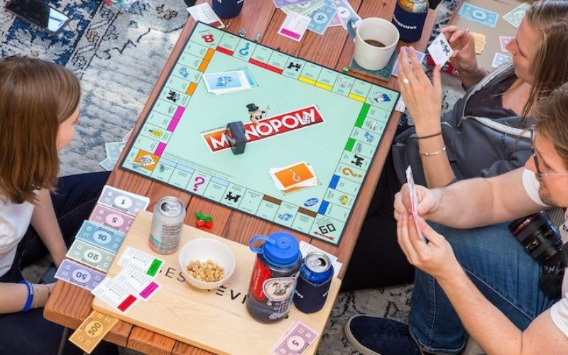 အိမ်မှာ မဖြစ်မနေဝယ်ထားသင့်တဲ့ Board Game (၅) ခု