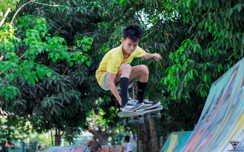 မြလေးရုံမှာ စကိတ်စီးသင်ကြရအောင်