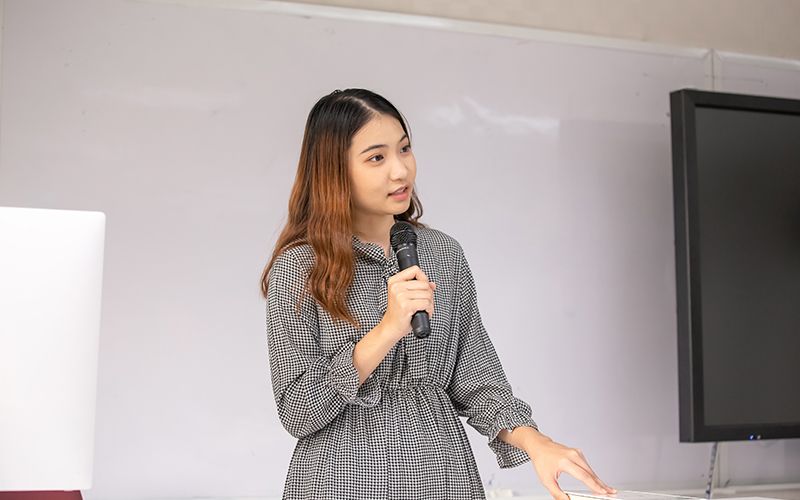 အကျင့်ပါနေတဲ့ Filler Words တွေ သုံးစွဲတာကို ဘယ်လို ဖျောက်ဖျက်ကြမလဲ