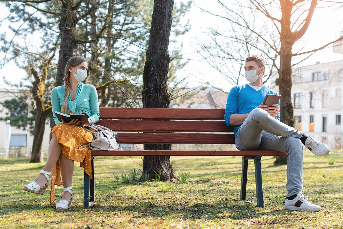 ချစ်သူစုံတွဲတွေ Social Distancing လုပ်နေတဲ့အချိန်မှာ Online ပေါ်ကနေဘယ်လို ဒိတ်မလဲ