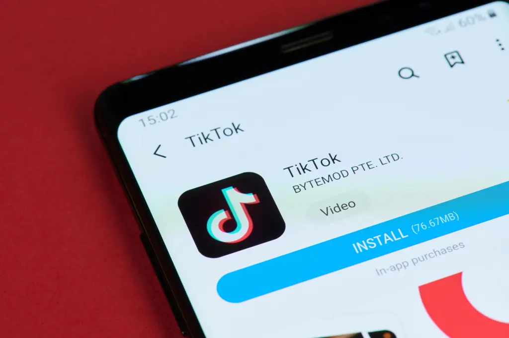 AI ၏ ထိုးဖောက်ဝင်ရောက်မှု- TikTok က UK ရှိ Content Moderator ရာပေါင်းများစွာကို အလုပ်ထုတ်ပြီး AI ဖြင့် အစားထိုး