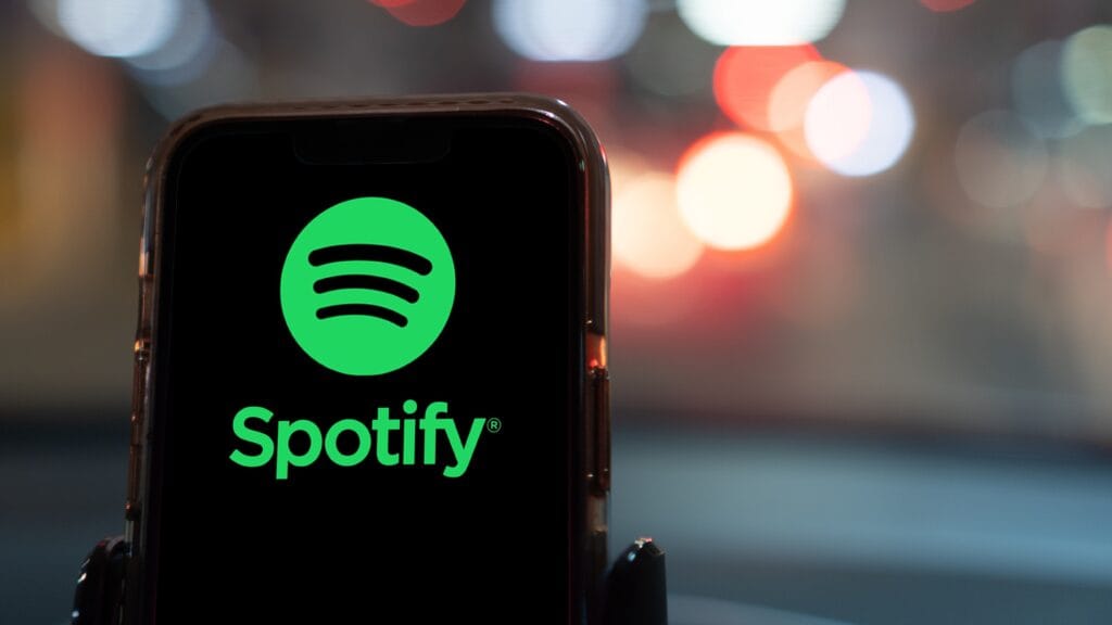 Spotify ကို အနုပညာရှင်များ ကျောခိုင်းခြင်း- AI လက်နက်နည်းပညာ ရင်းနှီးမြှုပ်နှံမှုက အာတီစင်တို့ရဲ့ ဒေါသကို ဘယ်လိုလှုံ့ဆော်ခဲ့သလဲ