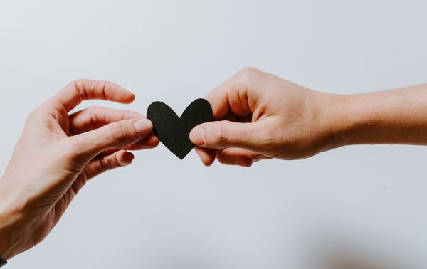ကိုယ့်ရဲ့ Partner ကို  Supportive ပေးနိုင်တဲ့သူတစ်ယောက်ရဲ့အချက်တွေက