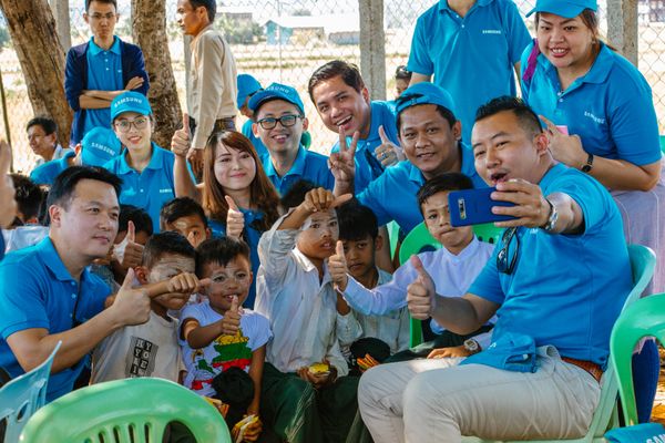 လူထုအကျိုးပြုလုပ်ငန်းတွေမှာ တက်ကြွစွာ ပါဝင်လျက်ရှိတဲ့ Samsung ရဲ့ CSR Programs များအကြောင်း